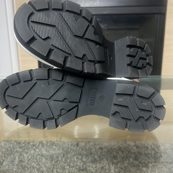 Mia White Chassidy White Malta Combat Boots, 9.5M - Picture 12 of 13